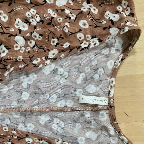 Rylee + Cru BUNDLE: 2 dresses (xs) + 2 skirts (s) - Picture 5 of 9